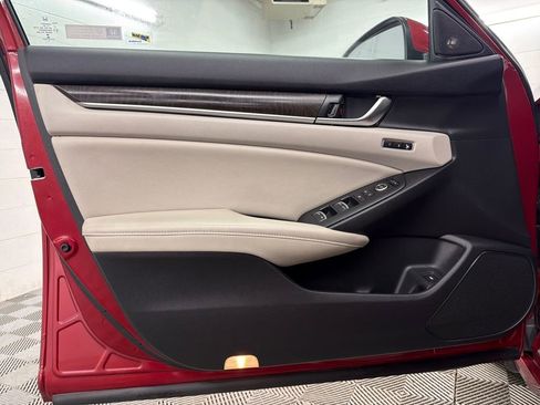 Used 2018 Honda Accord Touring image 15