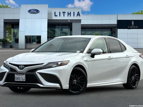 Used 2021 Toyota Camry XSE image 1