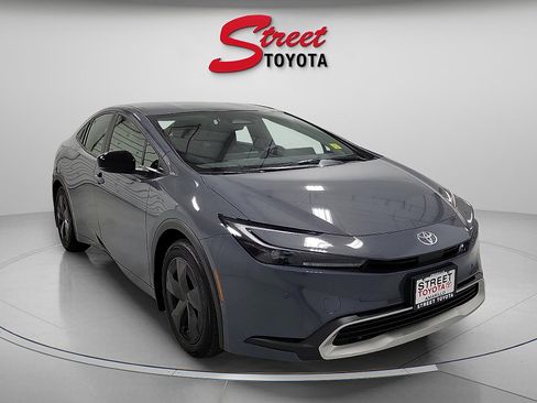 Used 2017 Toyota Highlander Limited image 3