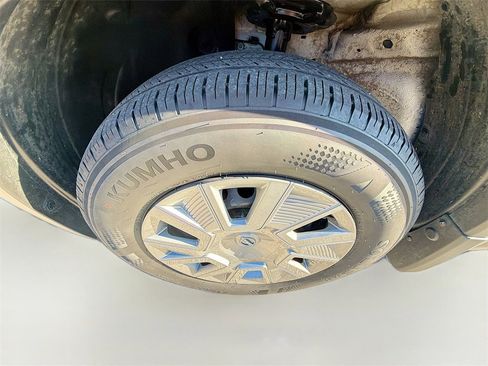 Used 2025 Nissan Kicks S image 31