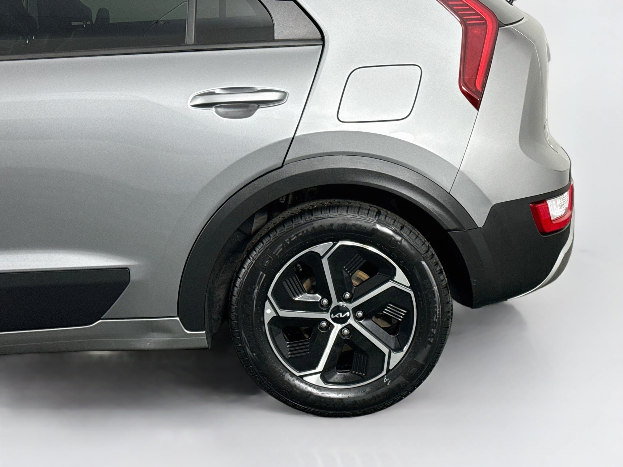 Used 2023 Kia Niro LX FWD image 42