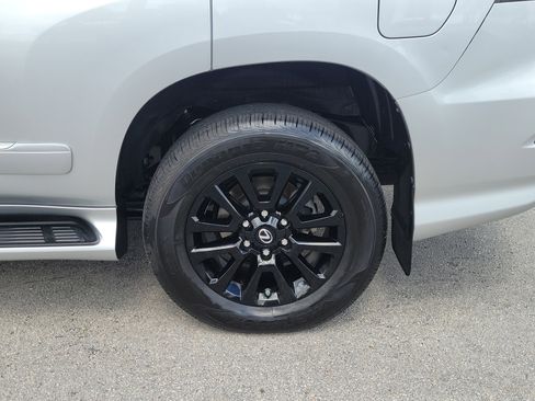 Used 2019 Lexus GX 460 Premium w/ Premium Package image 9