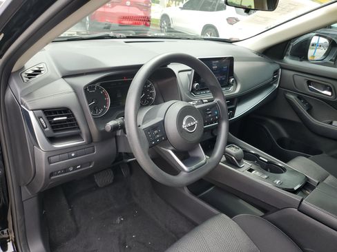 Used 2024 Nissan Rogue SV image 17