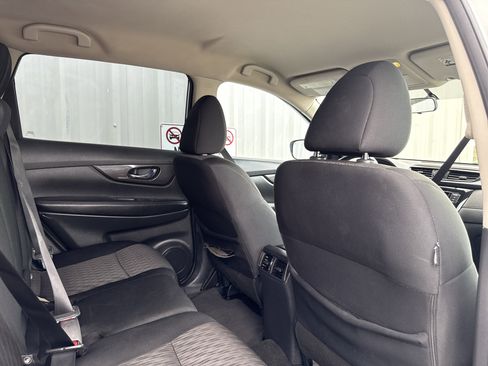 Used 2018 Nissan Rogue SV image 36