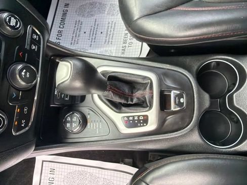 Used 2016 Jeep Cherokee Trailhawk AWD/4WD image 20