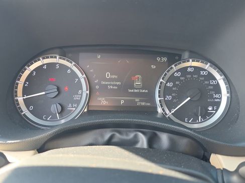 Used 2023 Toyota Highlander XLE image 31