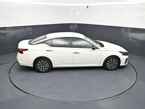 Used 2025 Nissan Altima 2.5 SV FWD image 40