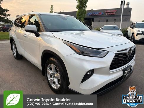 Used 2024 Toyota Highlander LE AWD/4WD image 1