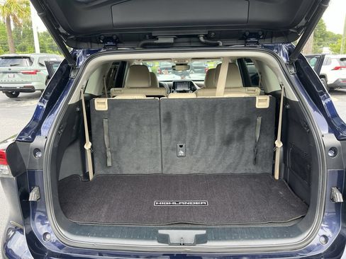 Used 2022 Toyota Highlander XLE FWD image 34