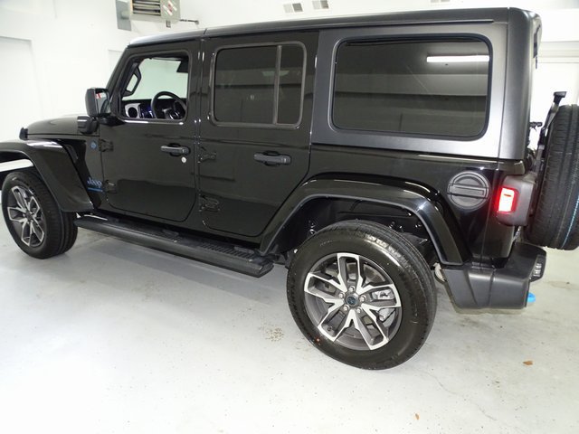 Certified 2024 Jeep Wrangler Unlimited w/ Convenience Group AWD/4WD image 16