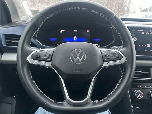 Certified 2022 Volkswagen Taos SE image 7
