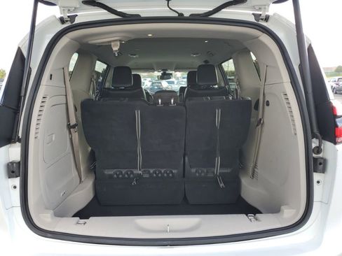 Used 2022 Chrysler Pacifica Touring-L image 34