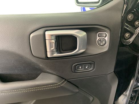 Used 2022 Jeep Wrangler Unlimited Sahara w/ Cold Weather Group AWD/4WD image 14