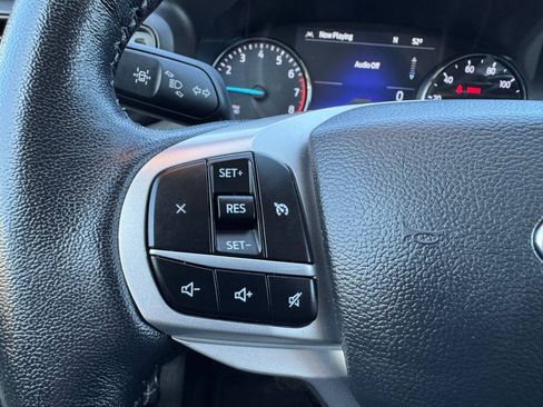 Used 2022 Ford Explorer XLT AWD/4WD image 18