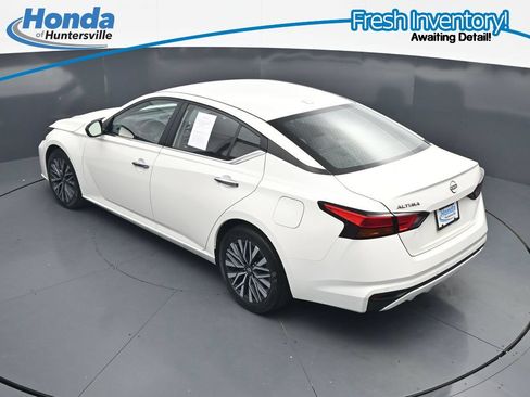 Used 2025 Nissan Altima 2.5 SV FWD image 18