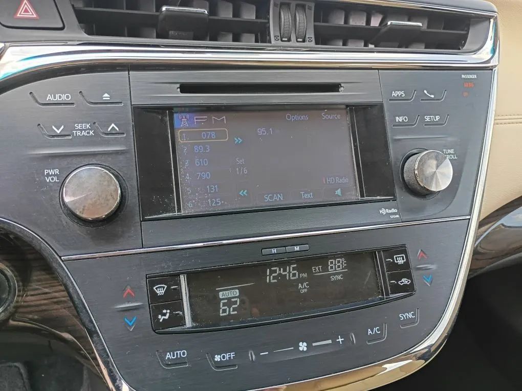 Used 2014 Toyota Avalon XLE Premium FWD image 11
