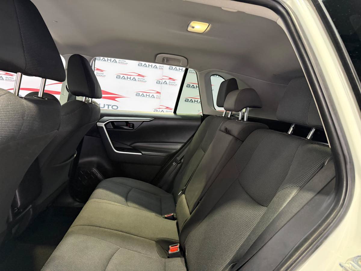 Used 2022 Toyota RAV4 LE AWD/4WD image 32