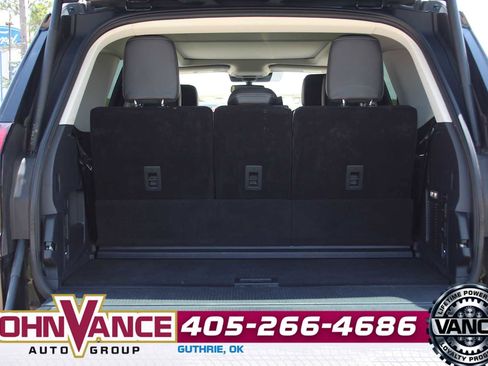 Used 2025 Ford Expedition Platinum AWD/4WD image 9