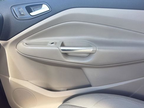 Used 2019 Ford Escape SE image 16