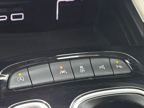 Used 2022 Buick Envision Avenir w/ Technology Package II image 10