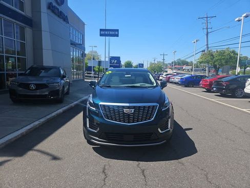 Used 2025 Cadillac XT5 Premium Luxury w/ Technology Package AWD/4WD image 2