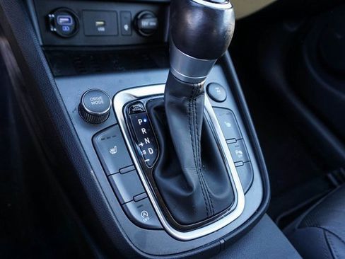 Used 2022 Hyundai Kona Limited image 18