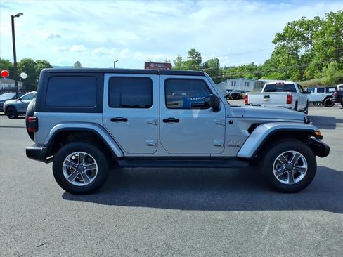 Used 2019 Jeep Wrangler Unlimited Sahara w/ Dual Top Group AWD/4WD image 9