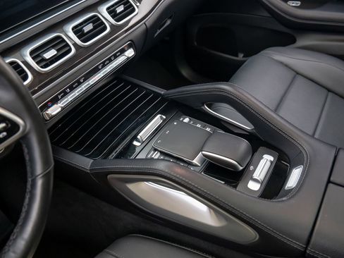 Used 2023 Mercedes-Benz GLS 450 4MATIC image 12