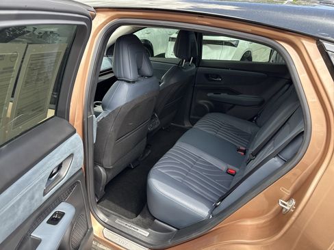 Used 2024 Nissan Ariya AWD image 8