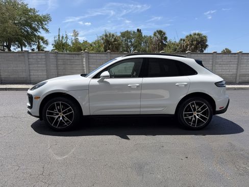 Used 2025 Porsche Macan AWD/4WD image 2