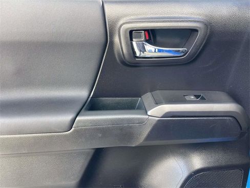Used 2020 Toyota Tacoma SR5 image 13