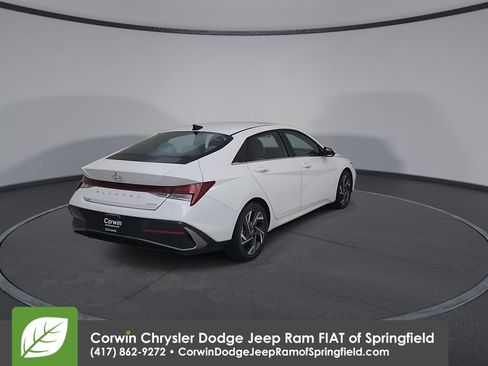 Used 2025 Hyundai Elantra Limited FWD image 13