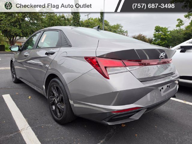 Used 2022 Hyundai Elantra SEL w/ Convenience Package FWD image 4