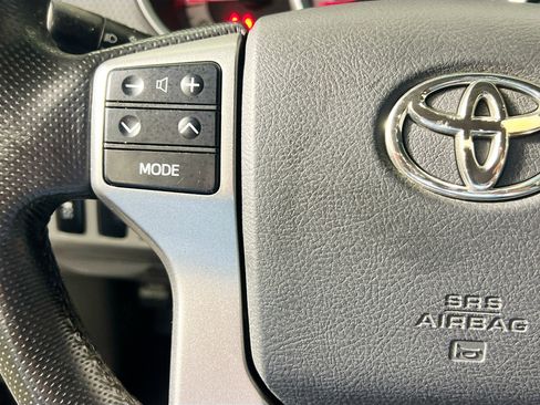 Used 2012 Toyota Tacoma Base image 18