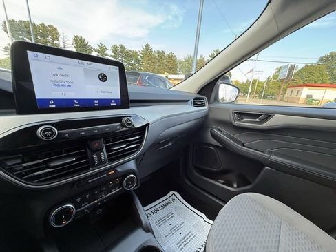 Used 2022 Ford Escape SE image 27