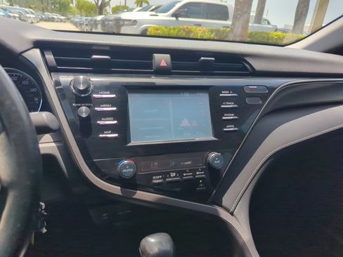 Used 2019 Toyota Camry SE FWD image 12
