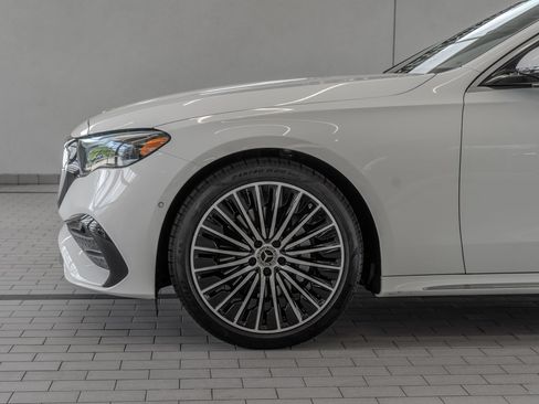 Used 2026 Mercedes-Benz E 350 4MATIC Sedan image 4