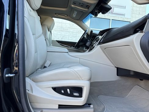 Used 2019 Cadillac Escalade Luxury image 35