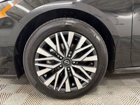 Used 2023 Nissan Altima 2.5 SV FWD image 13