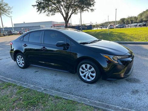Used 2025 Toyota Corolla LE FWD image 8