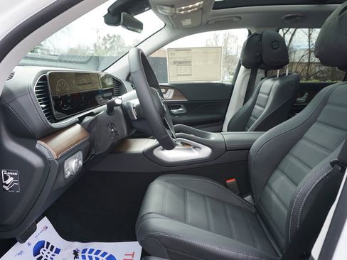 New 2026 Mercedes-Benz GLS 450 4MATIC image 9