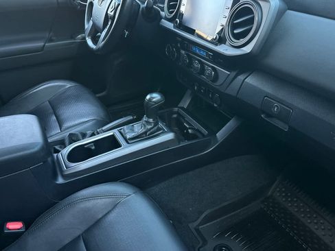 Used 2022 Toyota Tacoma TRD Off-Road w/ TRD Premium Off Road Package image 15