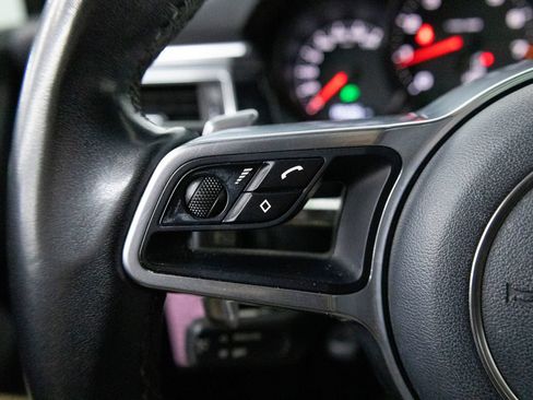 Certified 2018 Porsche Macan AWD/4WD image 19