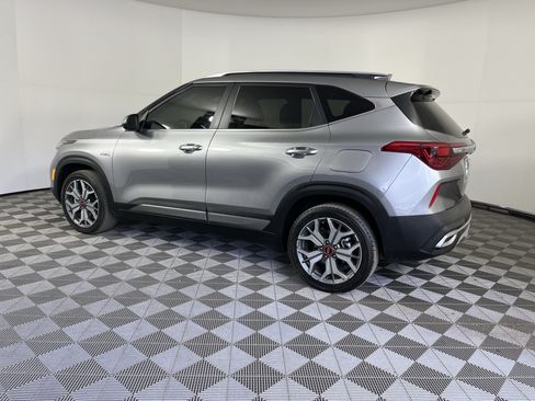 Used 2021 Kia Seltos SX w/ SX Sunroof Package AWD/4WD image 3