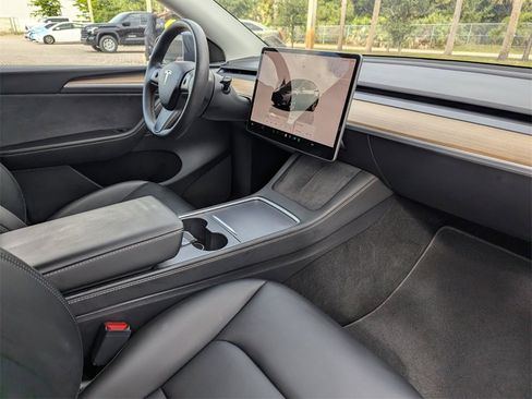 Used 2023 Tesla Model Y Long Range image 13