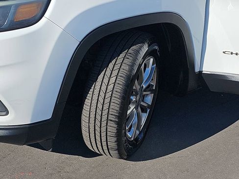 Used 2019 Jeep Cherokee Latitude Plus w/ Comfort/Convenience Group FWD image 35