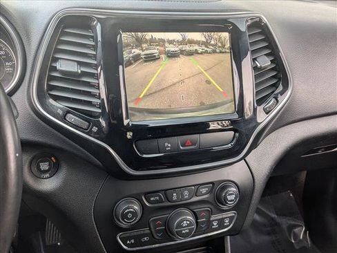 Used 2019 Jeep Cherokee Limited image 13