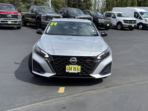 Used 2024 Nissan Altima 2.5 SR FWD image 2
