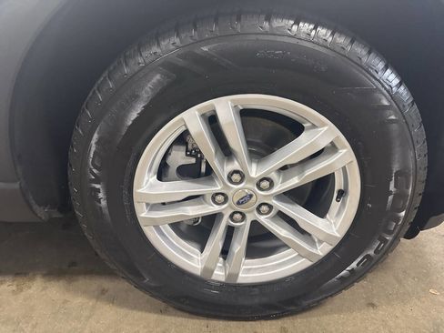 Used 2020 Ford Explorer XLT w/ Equipment Group 202A AWD/4WD image 6