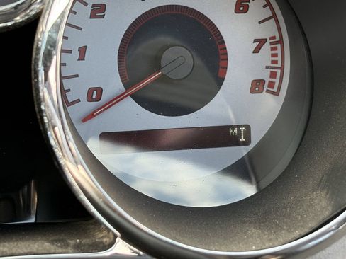 Used 2007 Pontiac Solstice Convertible w/ Premium Package RWD image 11